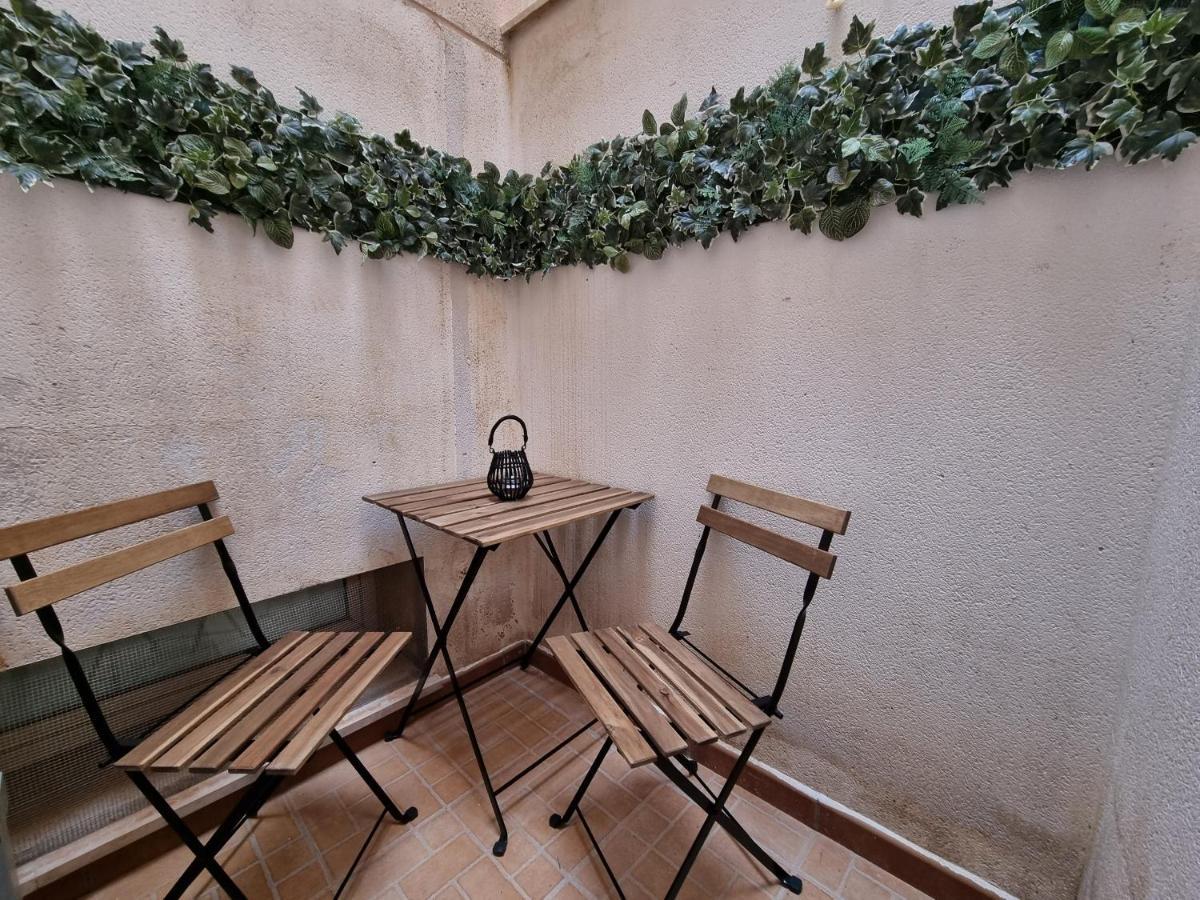 Sea & Wave Maria Boutique Apartment Малага Екстериор снимка